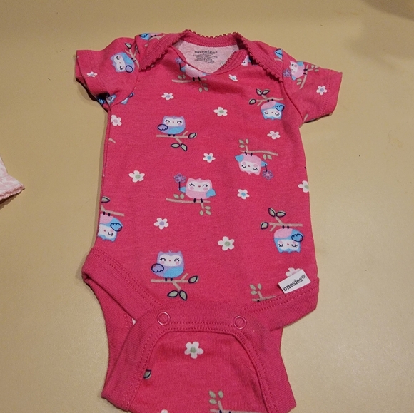 Bundle of 7 NB "Carter's" onesies. Various designs. Like new! - Picture 5 of 5